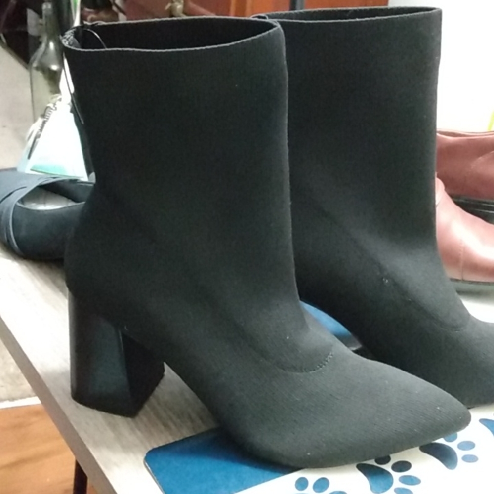 Black heel boots